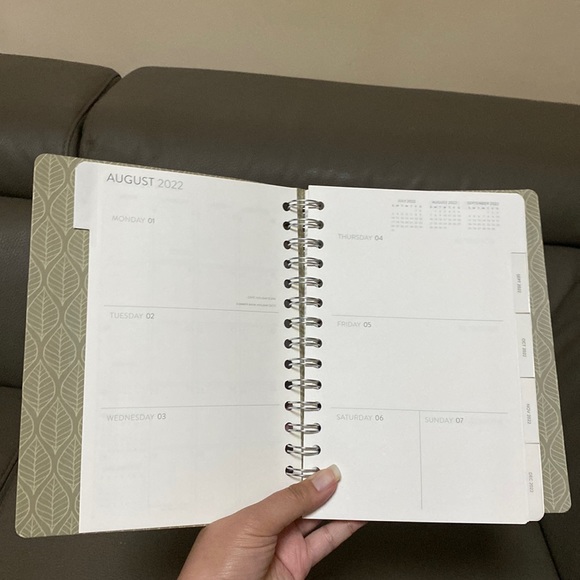 Orange Circle Studio Planner Aug 2022 - Dec 2023 - Picture 7 of 8